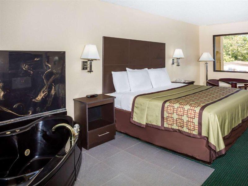 Days Inn By Wyndham Enterprise Extérieur photo