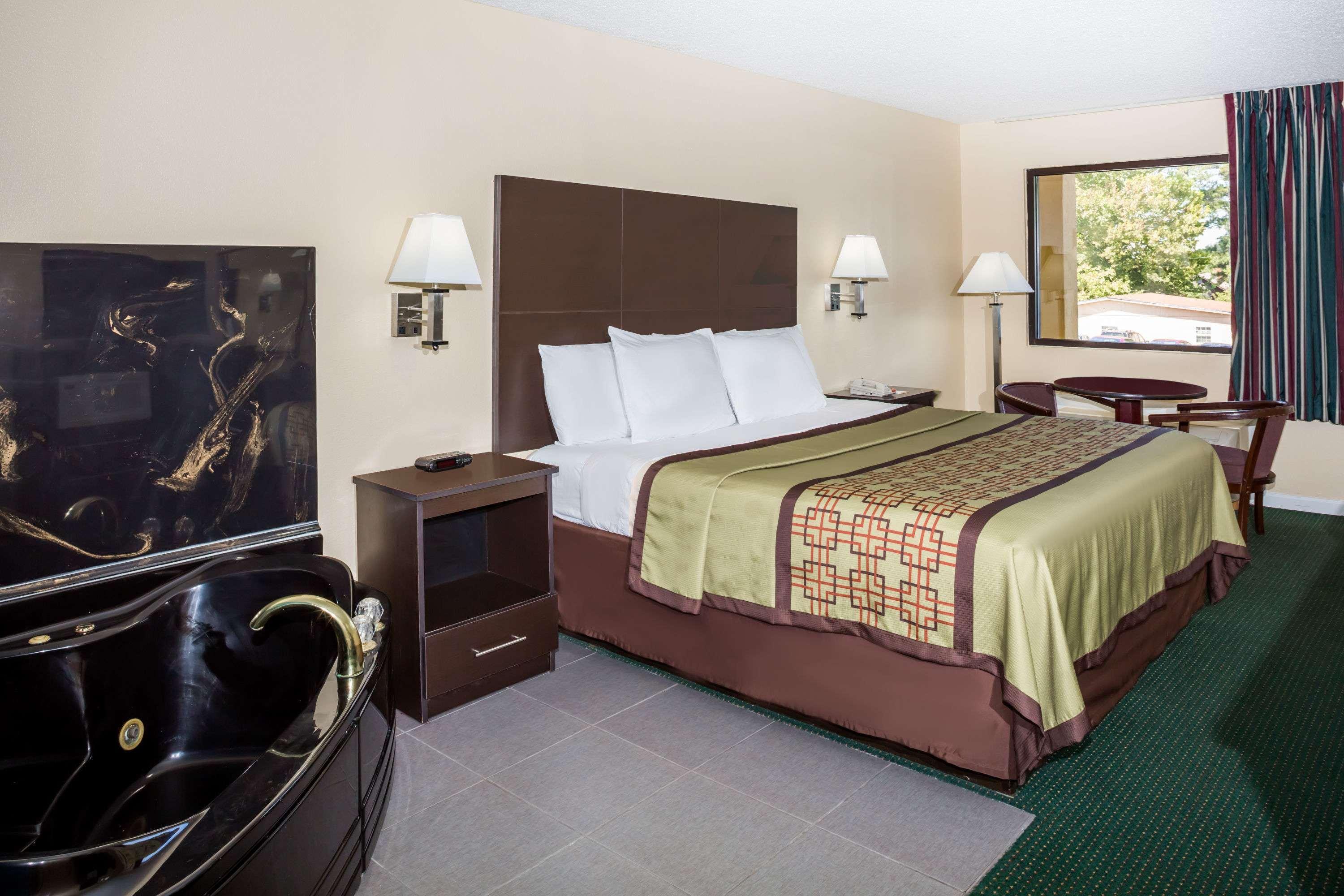 Days Inn By Wyndham Enterprise Extérieur photo